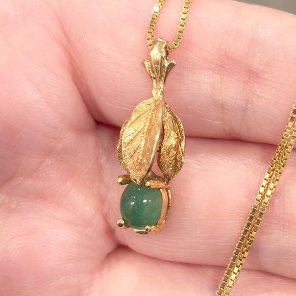 Jewelry - Vintage 14K Gold Jade Pendant: Artisan Leaf Design